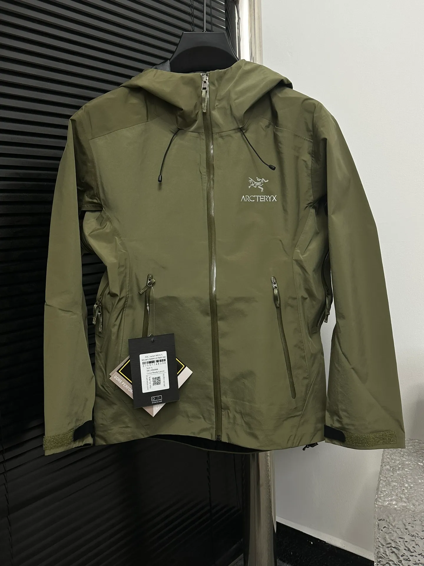 【 】 【ARCTERYX】 Breathable ! ！GORE-TEX， ， ， ， 。 ， ， 。Lightweight Series ！ Quality ！ Lightweight ， Lightweight 。 Series ， ， E 3D ， GORE-TEXPRO ，， 20000、Breathable 10000 N X ，Lightweight ， ， Size：S-XXL